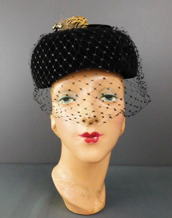 Vintage 1950s Black Velour Hat with Pheasant Feat… - image 3