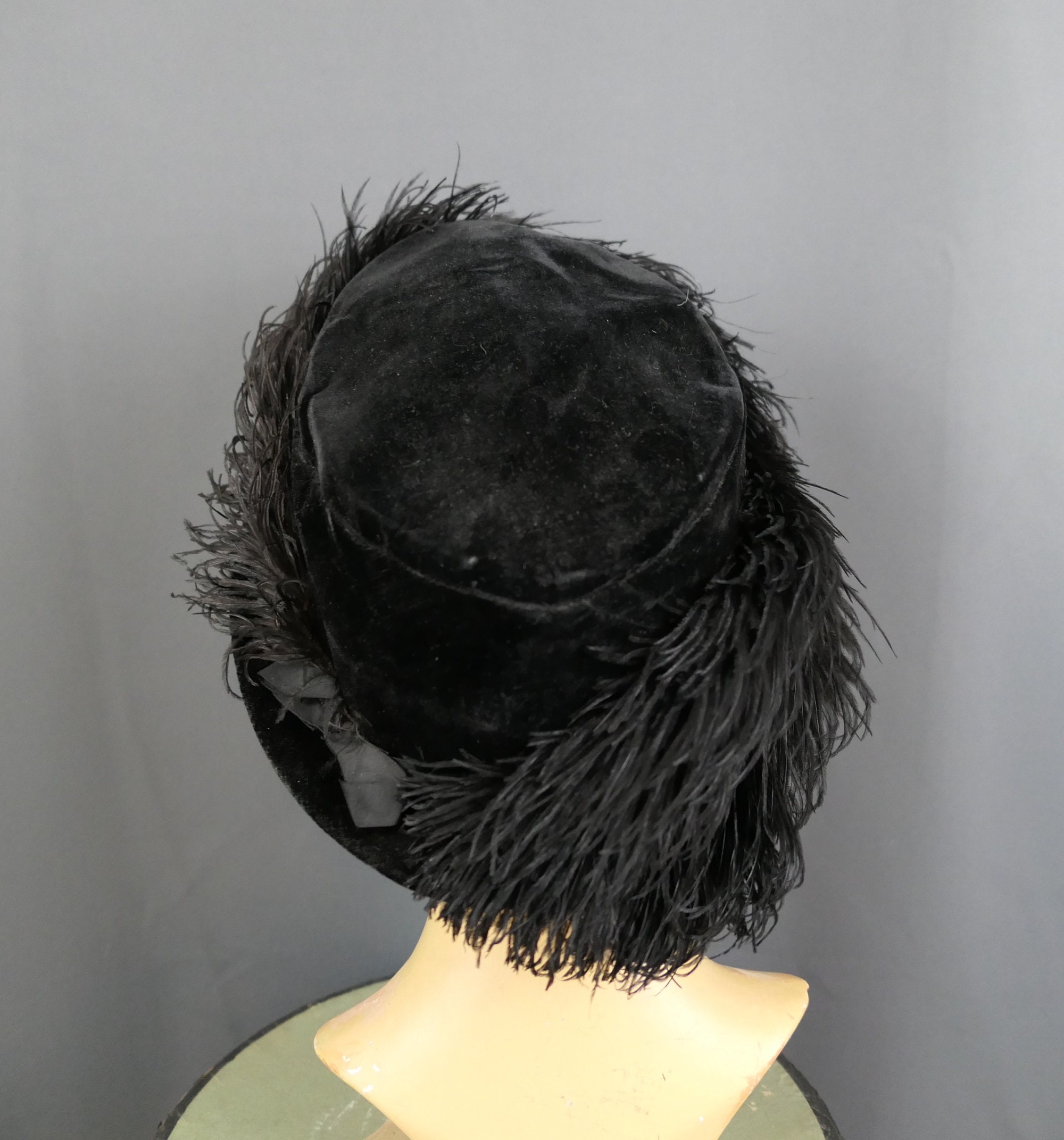 Antique Edwardian 1910s 1920s Hat Black Velvet with Feather Plumes