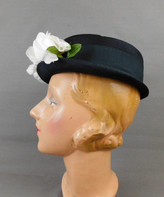 国内発送 White With Hat Black Vintage Roses Short 1950s, Flowers, アンティーク雑貨
