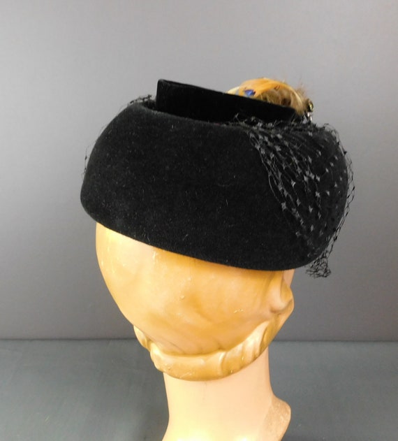 Vintage 1950s Black Velour Hat with Pheasant Feat… - image 5