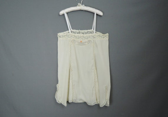 Vintage 1920s Ivory Silk Teddy, fits 36 inch bust,