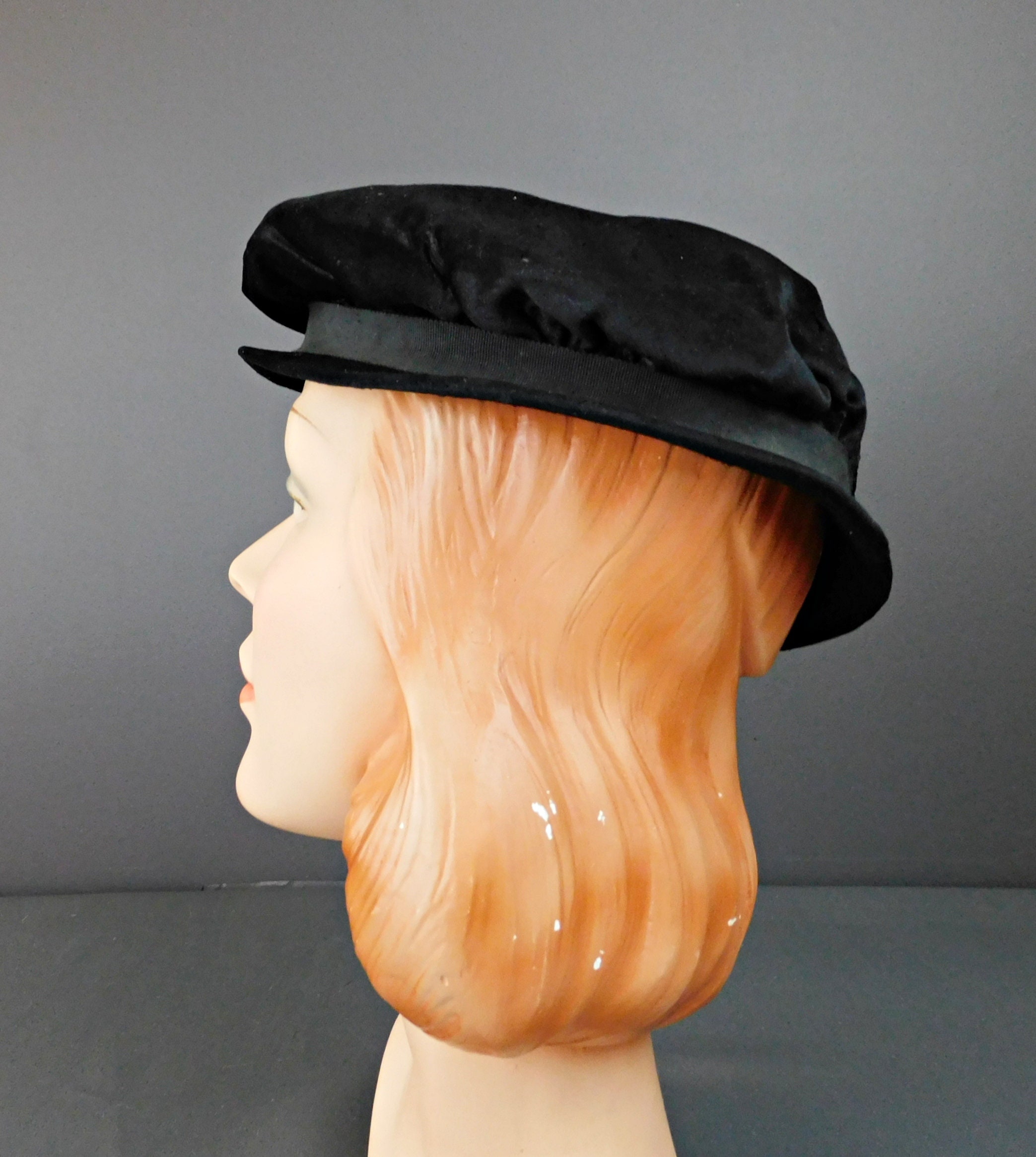 Vintage Black Velvet Slouch Tilt Hat With Ribbon 1940s, 21  display picture 2