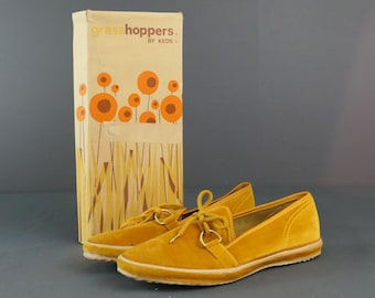 Vintage Gold Velvet Keds Loafer Shoes Grasshopper 1970s, Casual Rubber Soles, US size 6B, unworn in box