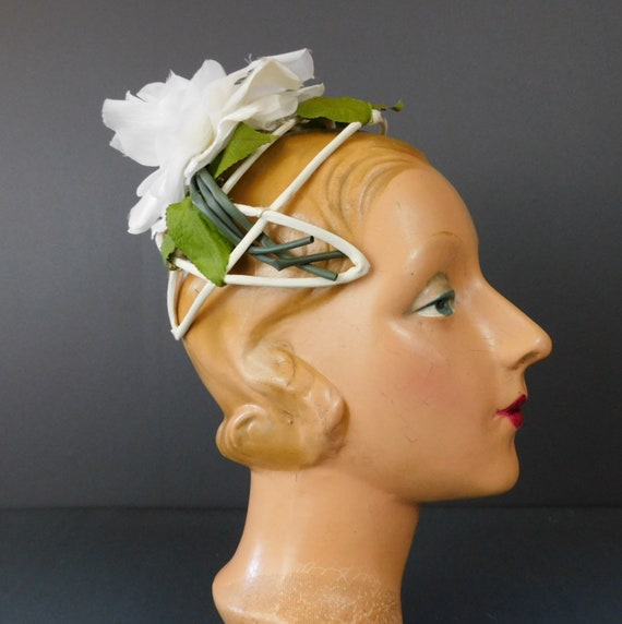 Vintage White Rose Cage Hat with Open Frame, 1960… - image 2