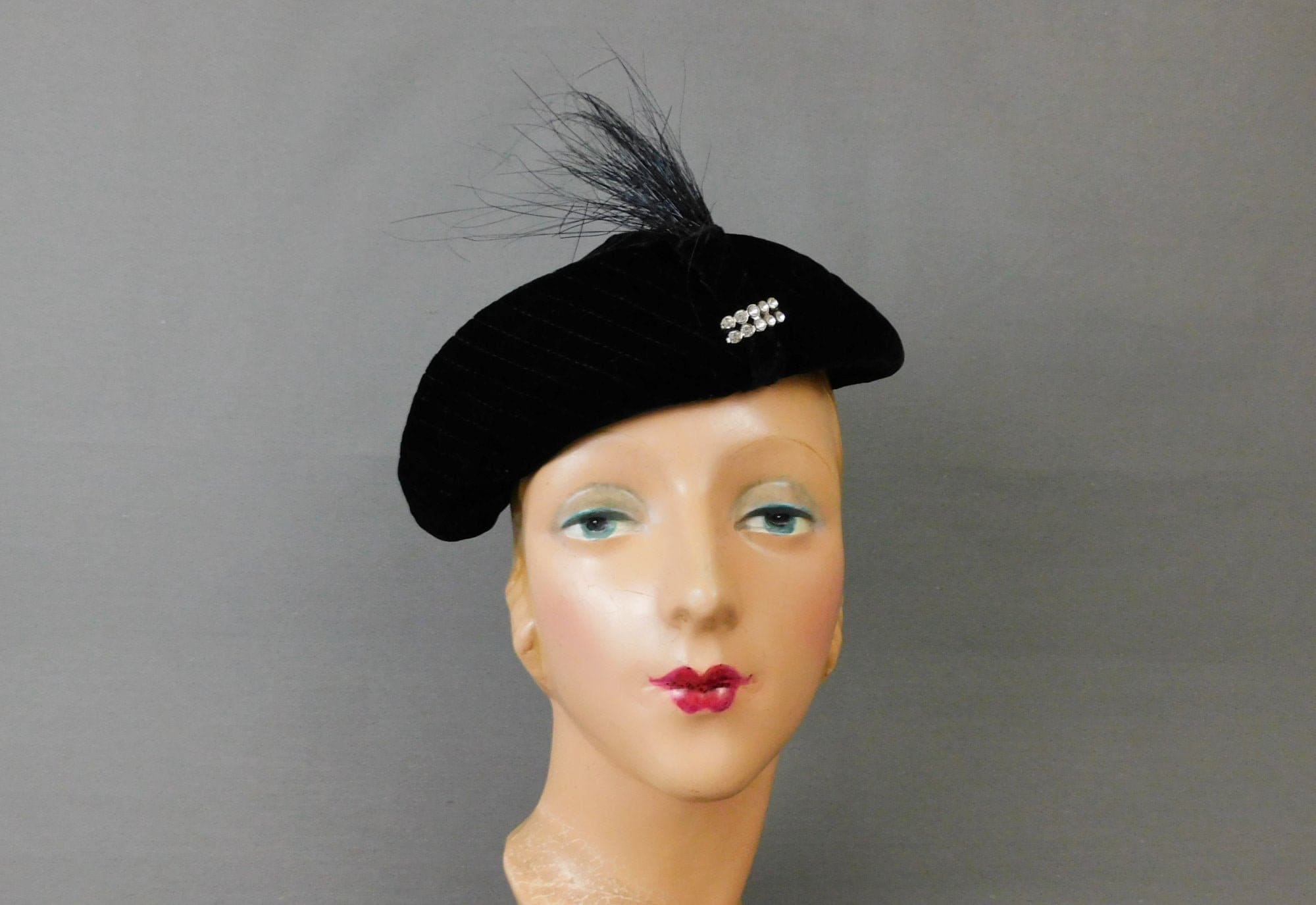 Vintage 1930s Black Velvet Hat With Feathers & Rhinestones 