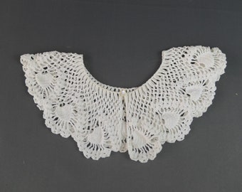Collier en dentelle au crochet blanc vintage des années 1940, fait main 10,2 cm de large, dentelle, chemisier, pull