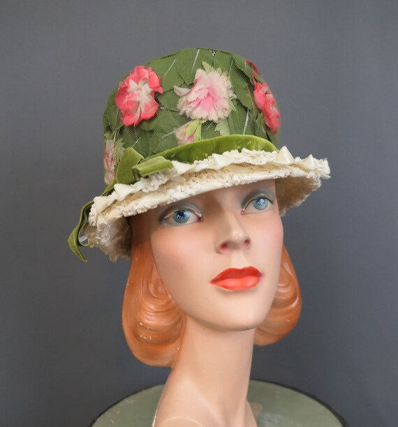 Vintage Pink Flowers Under Tulle Hat With Green Leaves  display picture 3
