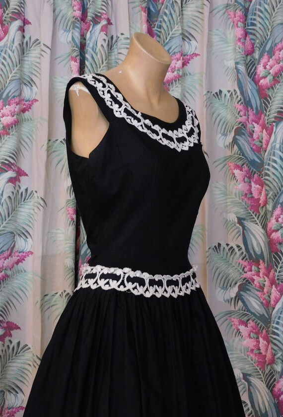 Vintage 1950s Black Dress with White Lace Trim, f… - image 6