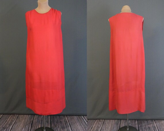 Sous robe rouge sale