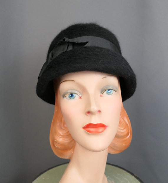 Vintage Black Fuzzy Felt 1960s Hat with Wide Ribb… - image 2
