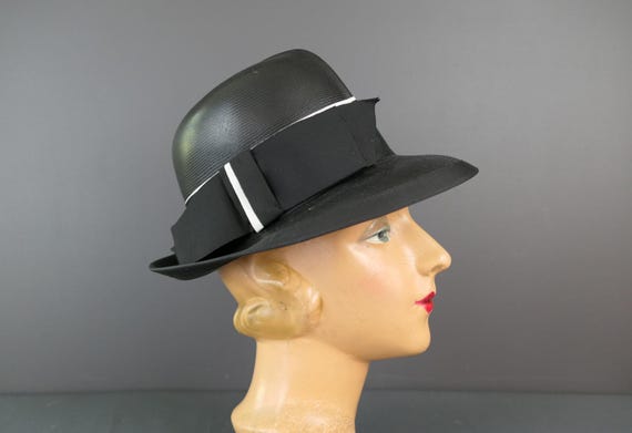Vintage Black Woven Straw Hat with Velvet Bow Vintage-inspired Straw Hat: Black Velvet Trim & Adjustable  main image 4