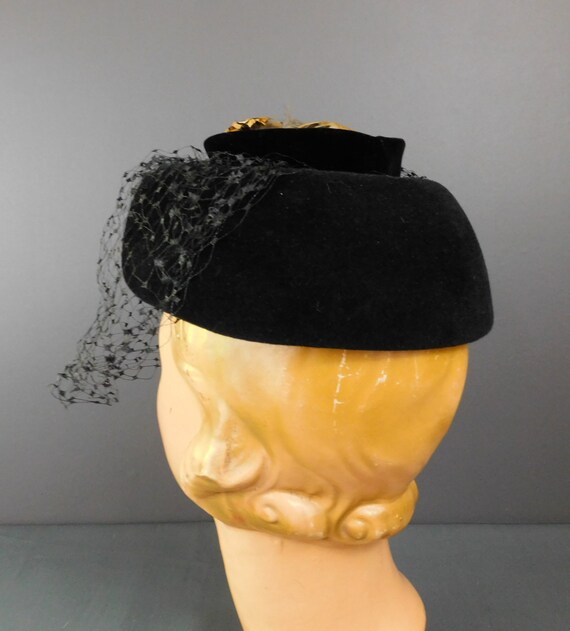 Vintage 1950s Black Velour Hat with Pheasant Feat… - image 6