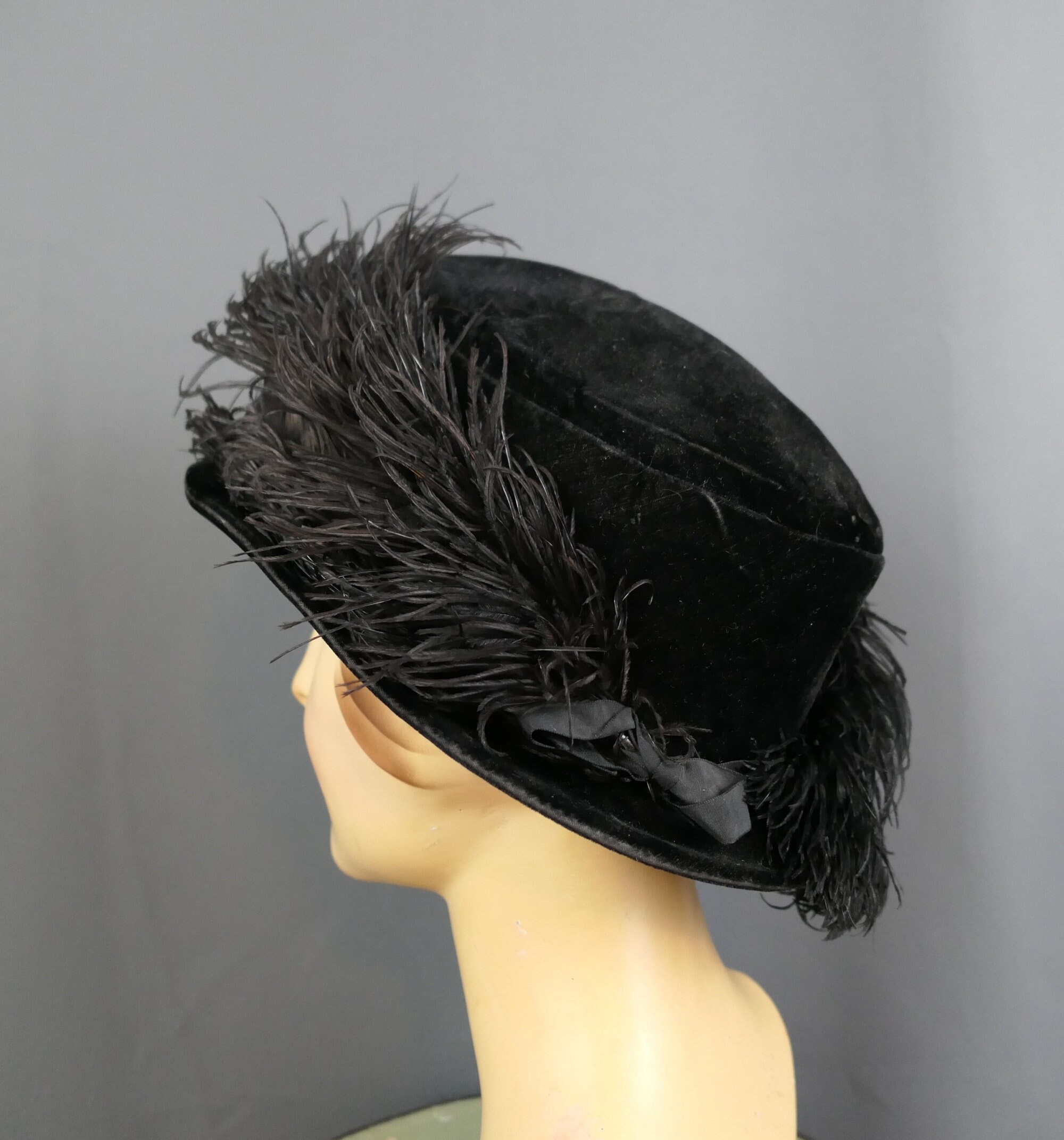 Antique Edwardian 1910s 1920s Hat Black Velvet With Feather Plumes 