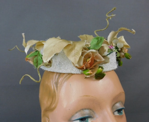 Vintage Floral Topper Hat 1960s Ivory Pillbox, Ha… - image 6