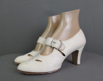 Vintage White Leather 1930s Buckle Shoes with Issues, US sz7
