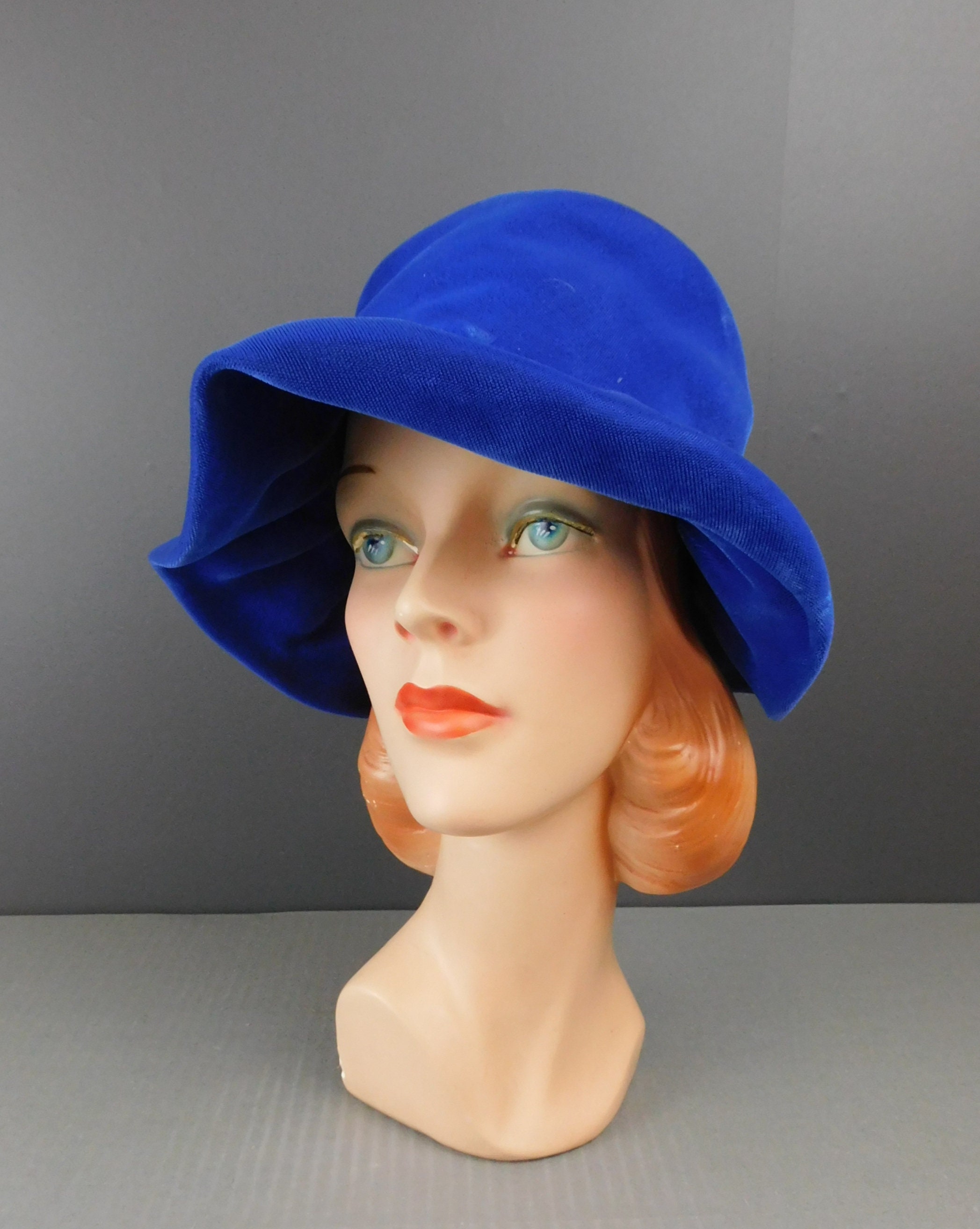 Vintage Bright Blue Velvet Hat With Floppy Brim, 1960s 21  display picture 3