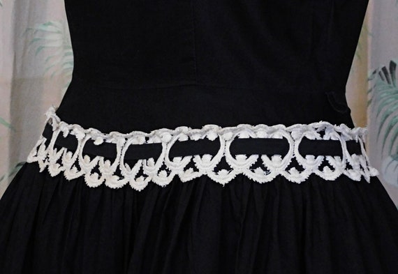 Vintage 1950s Black Dress with White Lace Trim, f… - image 9