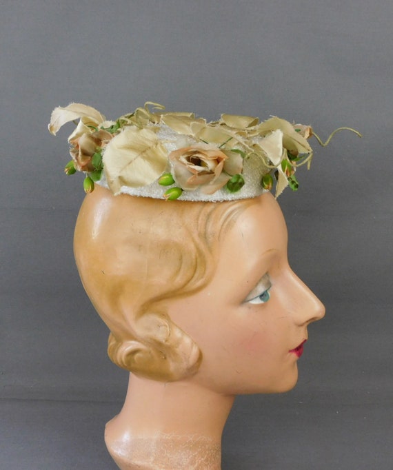 Vintage Floral Topper Hat 1960s Ivory Pillbox, Ha… - image 7