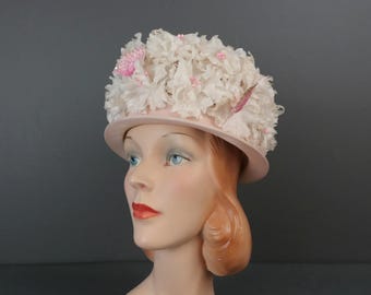 Vintage White & Pale Pink Flowers Hat 1960s Pillbox With  display picture 1