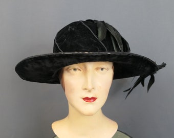 Vintage 1920s Wide Brim Hat Black Velvet with Feathers, By Hahne & Co., 22 to 23 inch head some issues