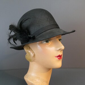 VINTAGE 1980\'S GWENN PENNINGTON BLUE RATTAN W/WHITE TULLE & FAUX PEARLS HAT White 1970s Vintage Hats for Women for sale | eBay main image 4