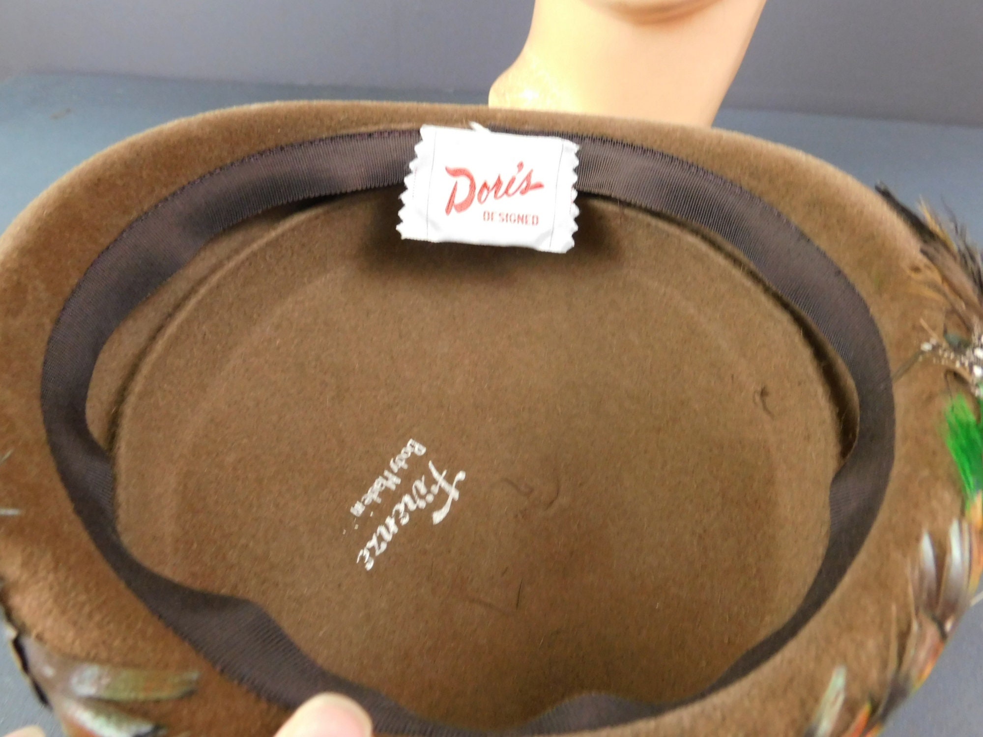 Vintage Brown Velour Hat With Brown & Green Feathers, 1950s  display picture 2