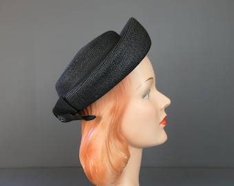 Vintage 1950s Black Straw Hat, Ribbon Trim with Bow in the back, 21 inch head