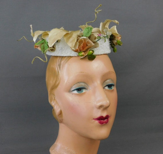 Vintage Floral Topper Hat 1960s Ivory Pillbox, Ha… - image 3