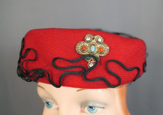 Vintage Red Felt Hat with Brooch and Black Trim 1… - image 6