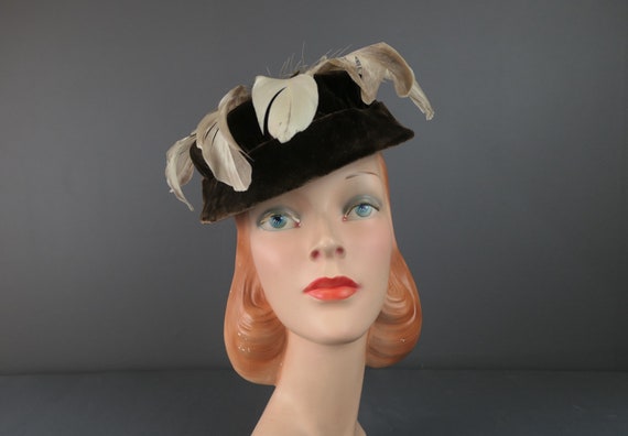 Vintage 1950s Brown Velvet Tilt‎ Hat Halo Style Grosgrain Bow Women’s Church Hat Vintage 1950s Brown Velvet Tilt Hat Halo Style Grosgrain Bow  main image 4