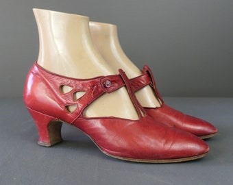 Vintage 1920s Red Leather Shoes with T-Straps & Cutouts, damaged, US sz 5?
