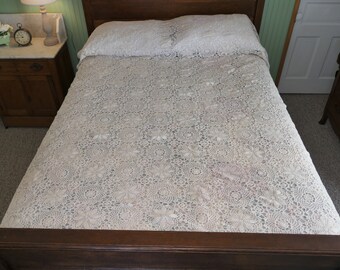 Vintage 1940s Handmade Crochet Lace Bed Topper Bedspread, Full size, 64 x 96 inches