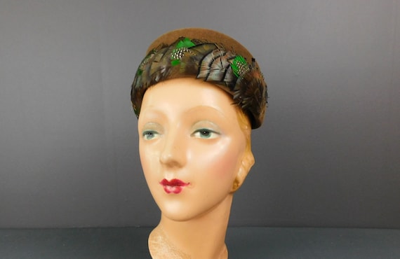 Buy Vintage Brown Velour Hat With Brown & Green Feathers  display picture 2
