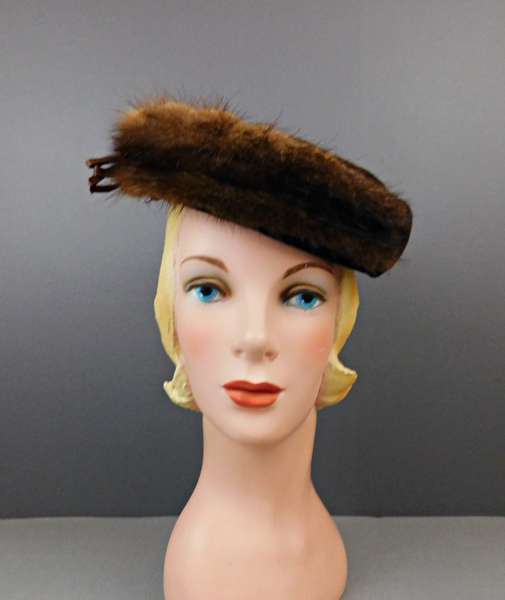 FUR VINTAGE SHORT HAT 1940’s-1950’s BROWN EXCELLENT CONDITION COVERS TOP HEAD Vintage 1940s Feathers & Fur Tilt Hat Brown Velvet, Topper  main image 3