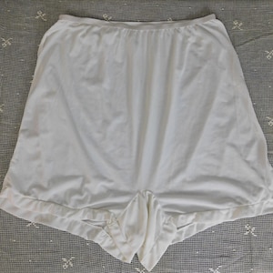 Vintage size 10 White Nylon Panties, 28 to 32 inch waist 1960s