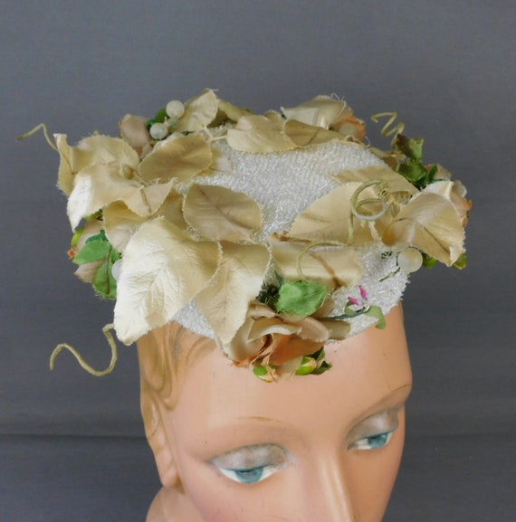 Vintage Floral Topper Hat 1960s Ivory Pillbox, Ha… - image 5