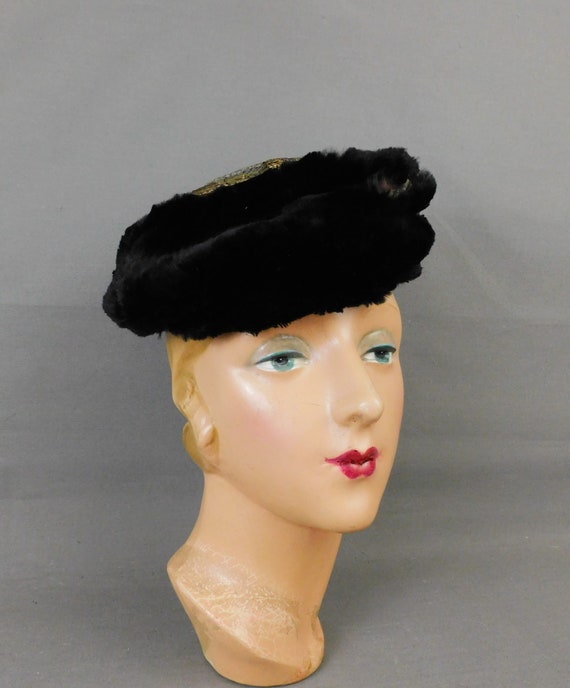 Vintage 1920s Fur and Gold Embroidered Lace Hat C… - image 2
