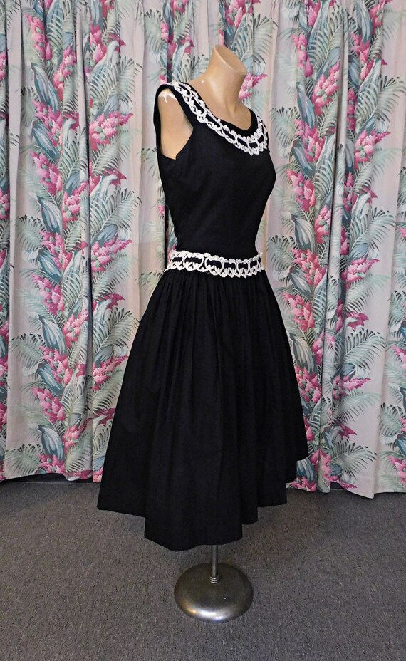 Vintage 1950s Black Dress with White Lace Trim, f… - image 7