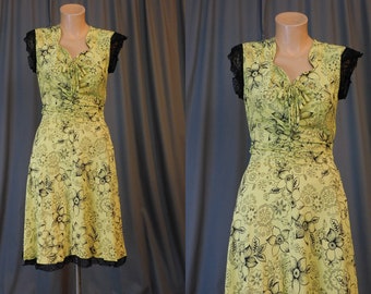 Vintage 1940s Yellow & Black Floral Jersey Dress, 33 bust, Black Lace