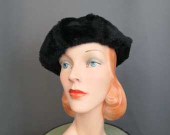 Vintage Black Fake Fur Beret Hat 1960s, 21 to 22 inch head