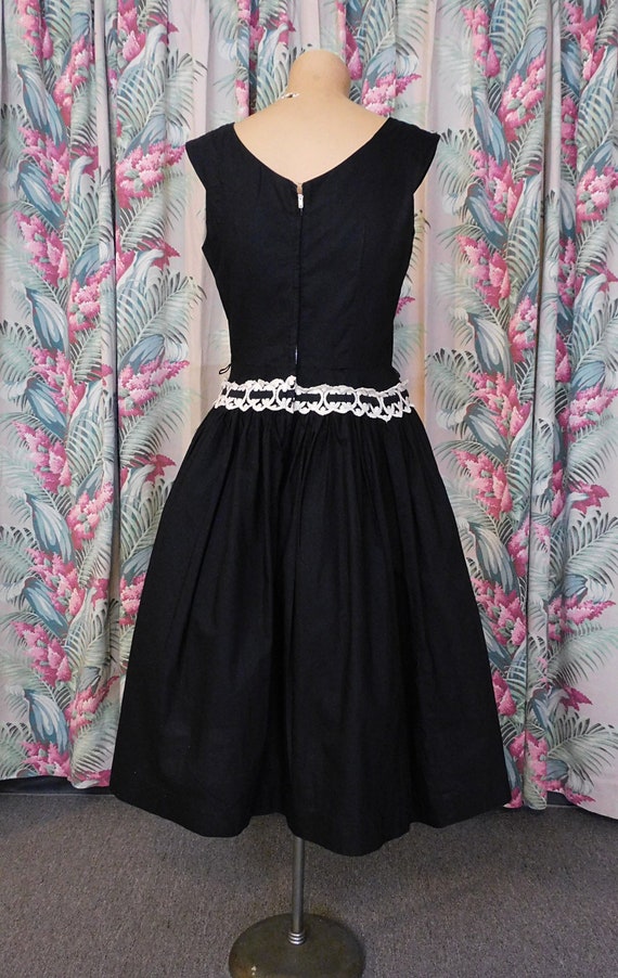 Vintage 1950s Black Dress with White Lace Trim, f… - image 10