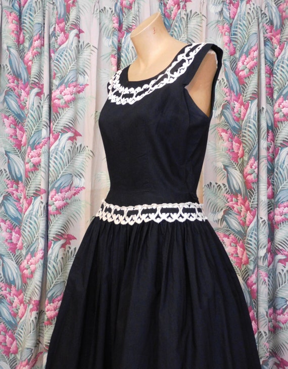 Vintage 1950s Black Dress with White Lace Trim, f… - image 4