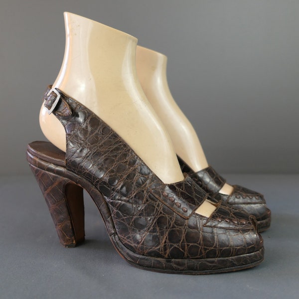 Chaussures à plateforme en alligator vintage des années 1940, bout ouvert, bride arrière, taille US 8-1/2 UTCA fabriquées au Brésil