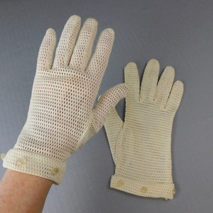 Vintage 1950s Ivory Mesh Nylon Gloves, size 6-1/2 to 7