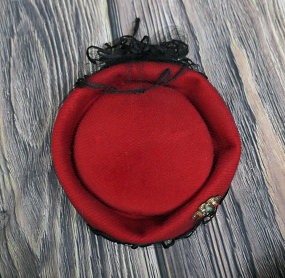 Vintage Red Felt Hat with Brooch and Black Trim 1… - image 9