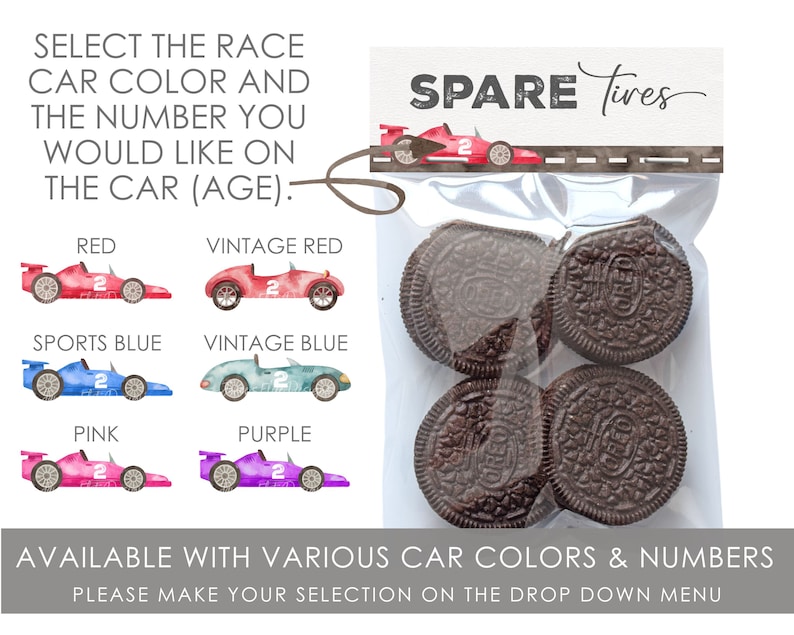 Puede incluir: Una bolsa transparente de celof&aacute;n que contiene galletas s&aacute;ndwich de chocolate, etiquetada como "Spare Tires". La imagen tambi&eacute;n presenta ilustraciones de acuarela de coches de carreras en varios colores, incluyendo rojo, azul, rosa y morado, con el texto "Seleccione el color del coche de carreras y el n&uacute;mero que desea en el coche (edad)."
