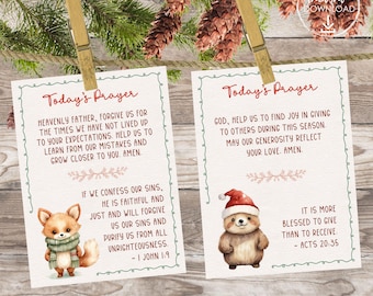Op de afbeelding: Twee printbare adventskaarten met dagelijkse gebeden en bijbelteksten. De kaarten tonen een vos en een beer met kerstmanmutsen. De tekst op de kaarten luidt "Het gebed van vandaag" en bevat een kort gebed en een bijbelvers.