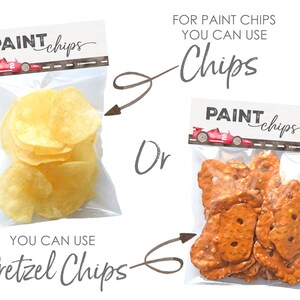 Puede incluir: Dos bolsas de pl&aacute;stico transparente llenas de patatas fritas y pretzels. Las bolsas tienen una etiqueta que dice "PAINT chips" con un gr&aacute;fico de coche de carreras rojo. Tambi&eacute;n se ve el texto "FOR PAINT CHIPS YOU CAN USE Chips" y "YOU CAN USE Pretzel Chips".
