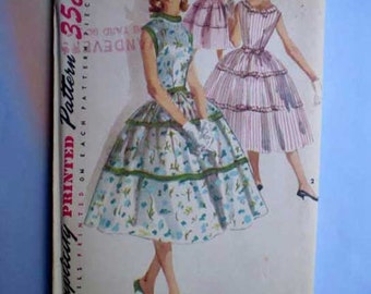 Vintage 50s Full Skirt Sun Dress Pattern 30 24 33