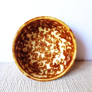 Antique rustic bowl, primitive Rockingham spongeware, 5 inch Bennington pottery USA